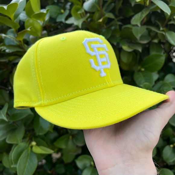 Vibrant Yellow SF Giants fitted Hat - Picture 2 of 3